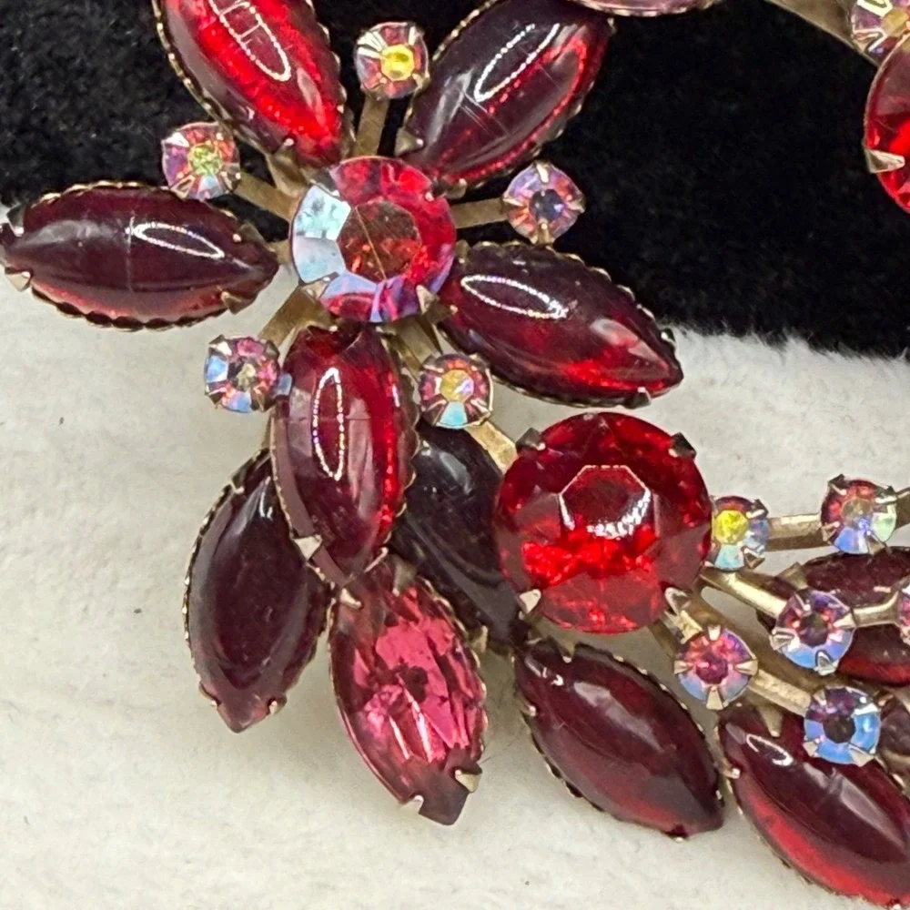 Vintage Rhinestone Brooch Red Flower Gold Tone Wreath